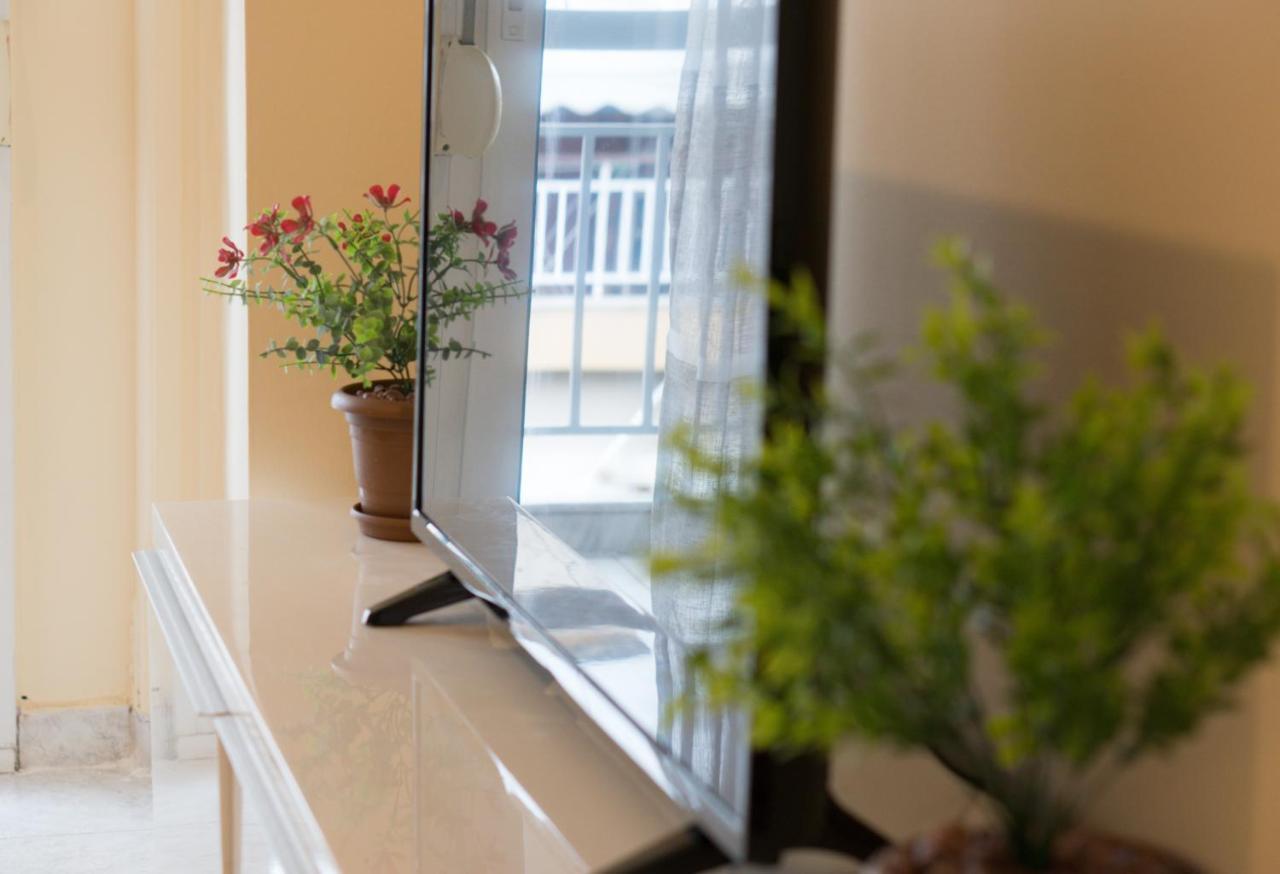Modern Cozy Apartment In Kalamaria エクステリア 写真
